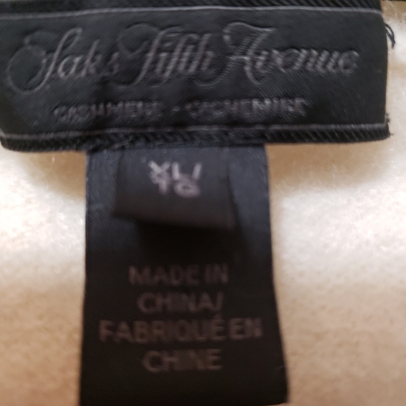 Saks Fifth Avenue Cashmere Short Sleeve V-neck Sweater - Picture 4 of 14